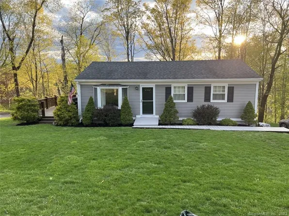 4 Pettit Street, New Fairfield, CT 06812