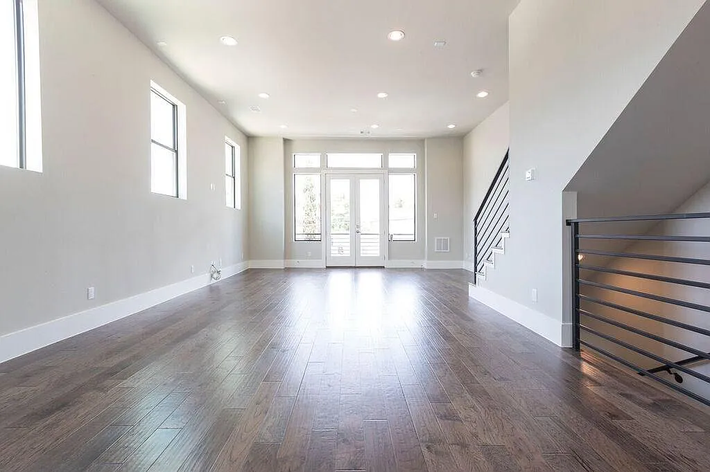 3 bed, 8.0 bath, 2108 sqft, $3,650 — Photo 3