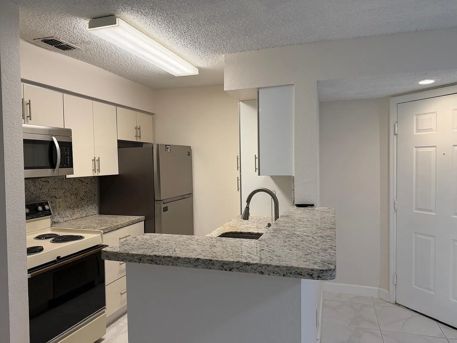 1 bed, 1.0 bath, 805 sqft, $1,790 — Photo 3