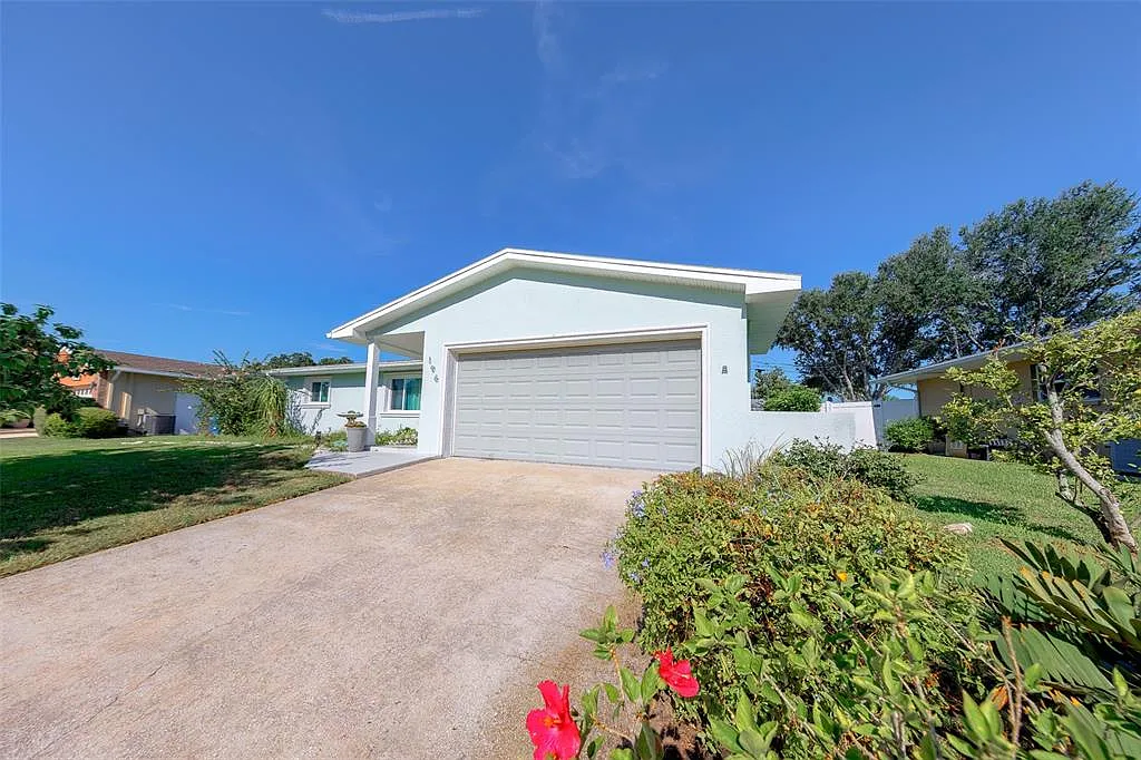 3 bed, 2.0 bath, 1560 sqft, $3,000 — Photo 1