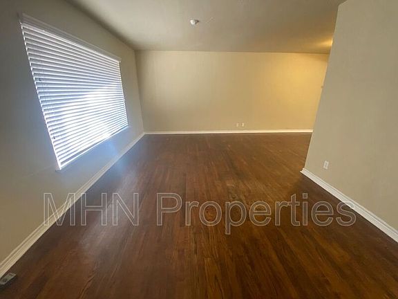 5th image of 235 Blakeley Dr