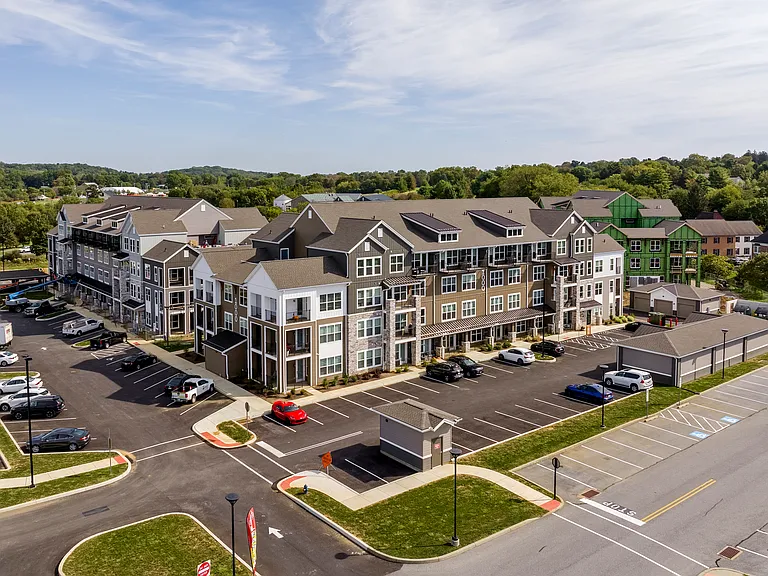 The Pointe at Overlook — Photo 24