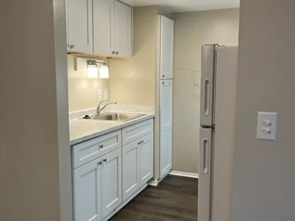 841 Ludlow Ave APT 203, Rochester, MI 48307