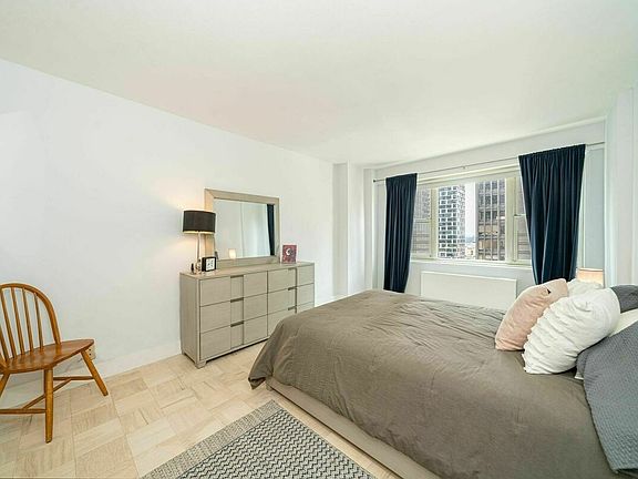 5th image of 159 W 53rd St APT 25F