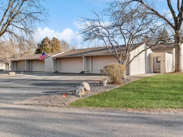 1610 Black Oaks Pl N, Plymouth, MN 55447