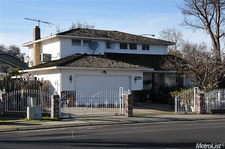 1st image of 3901 Estate Dr