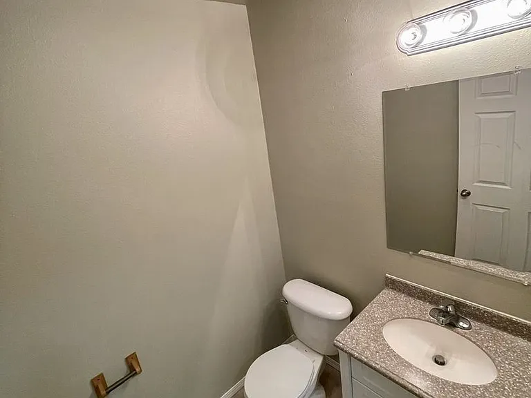 2278 Holabird Ave — Photo 6