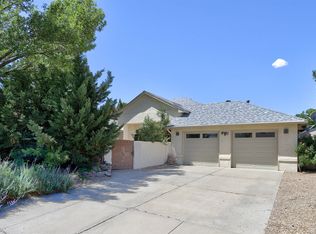 272 Nicklaus Dr SE, Rio Rancho, NM 87124