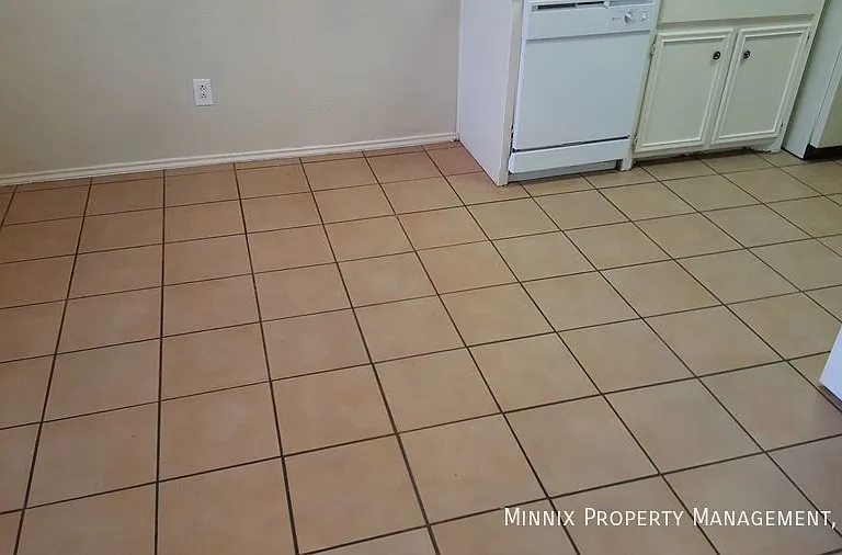 9608 Elmwood Ave #B — Photo 6