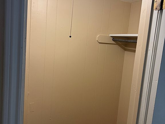5th image of 606 Whiting Ave APT 3