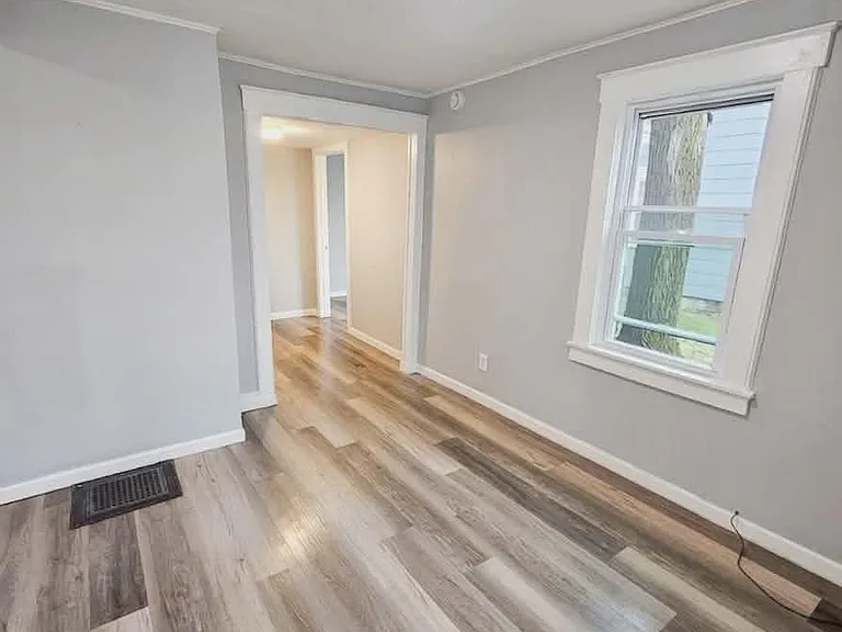 190 Conklin Ave #1 — Photo 4