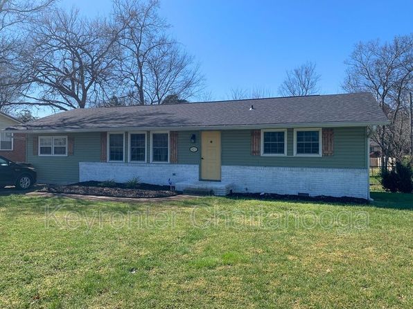 827 Woodmore Ln