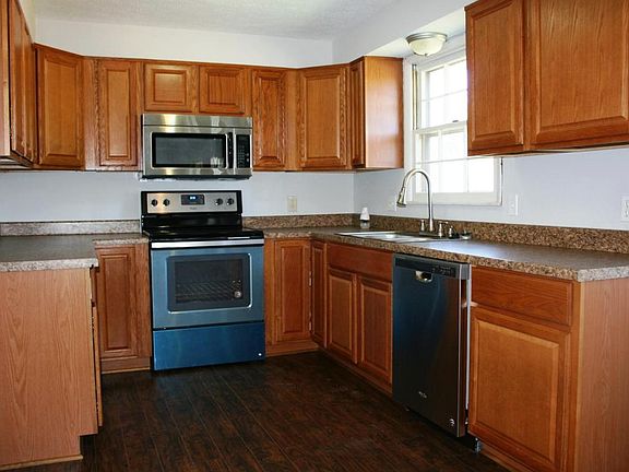 3rd image of 204 Ashley St