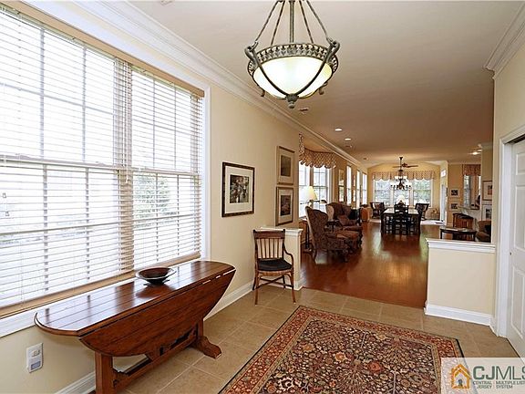 5th image of 21 Hagerty Ln