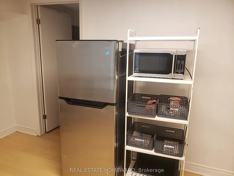 697 Dupont St #3 — Photo 5