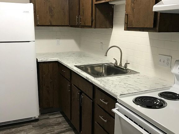 3rd image of 1005 Cato Ln