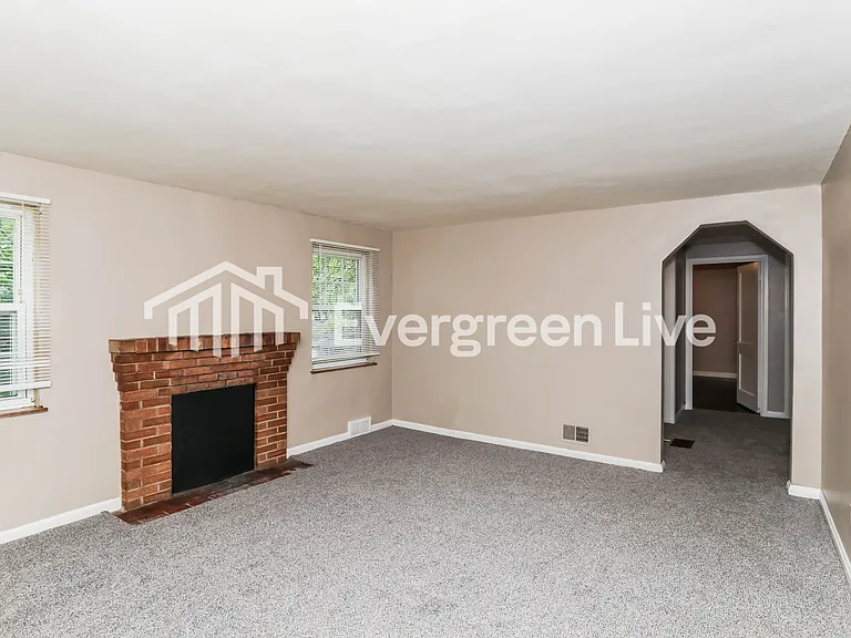 1557 Pasadena Ave — Photo 3