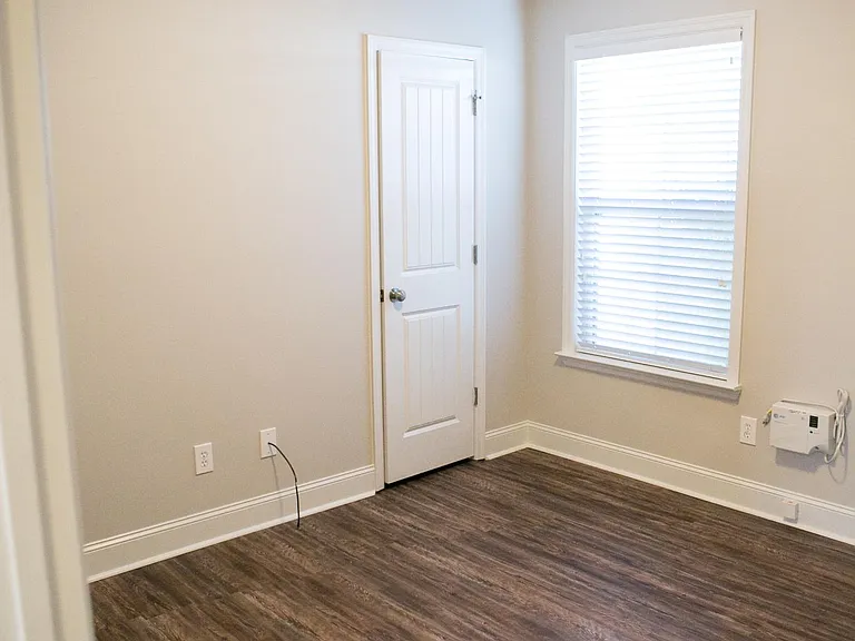 307 Dovington Dr — Photo 9
