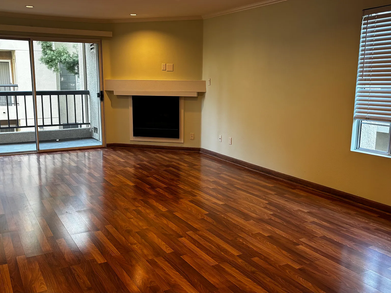 2 bed, 910 sqft, $2,995 — Photo 2