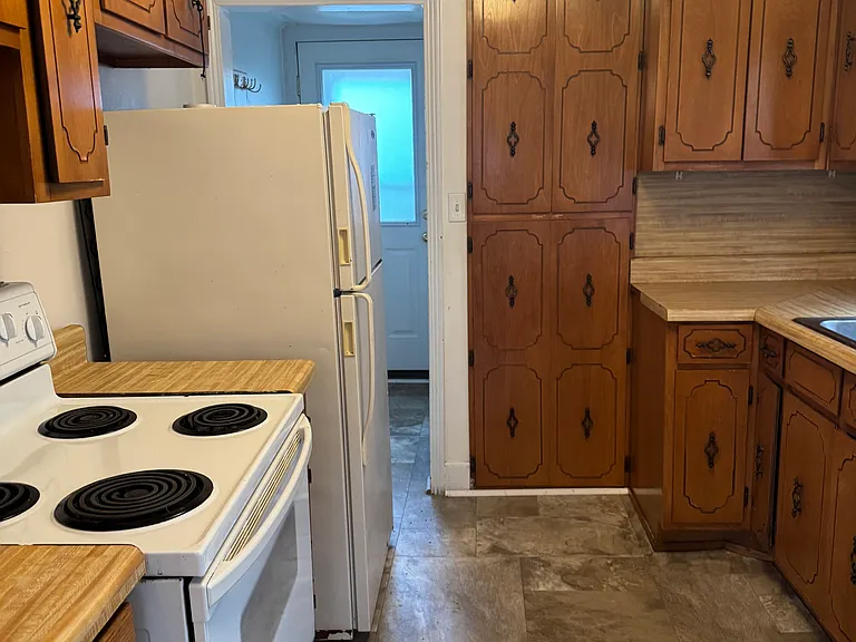 212A Wilson Ave — Photo 5