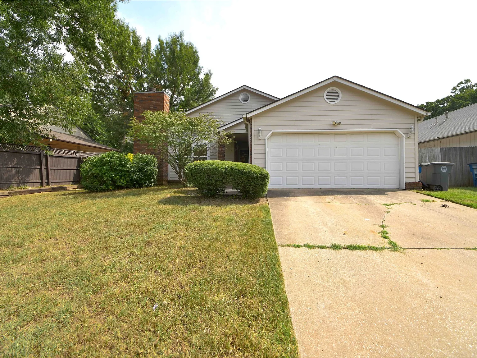 3 bed, 2.0 bath, 1215 sqft, $1,695 — Photo 1