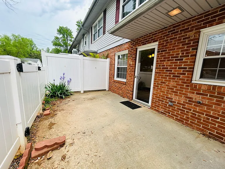 4725 Tower Rd — Photo 21