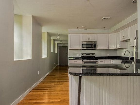 5th image of 494 Woonasquatucket Ave