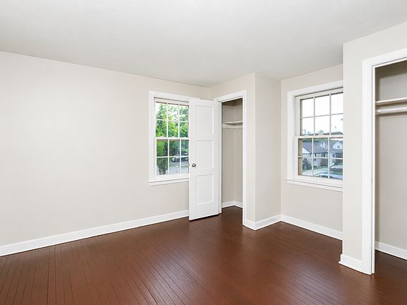 4th image of 2404 Webster St
