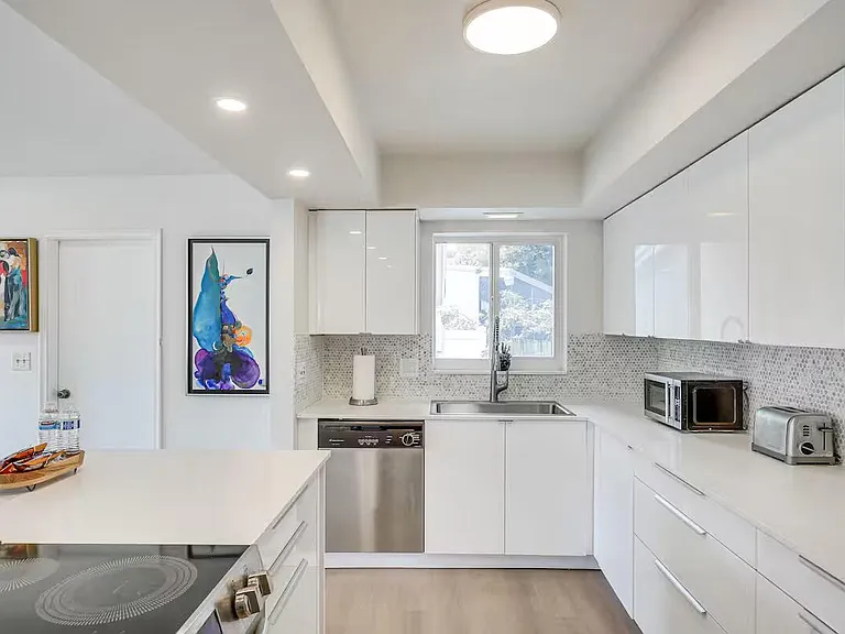 124 SW 2nd St — Photo 6