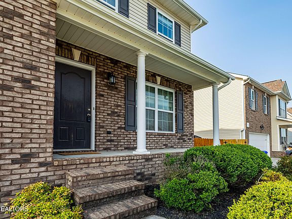 5th image of 1821 Point Wood Dr