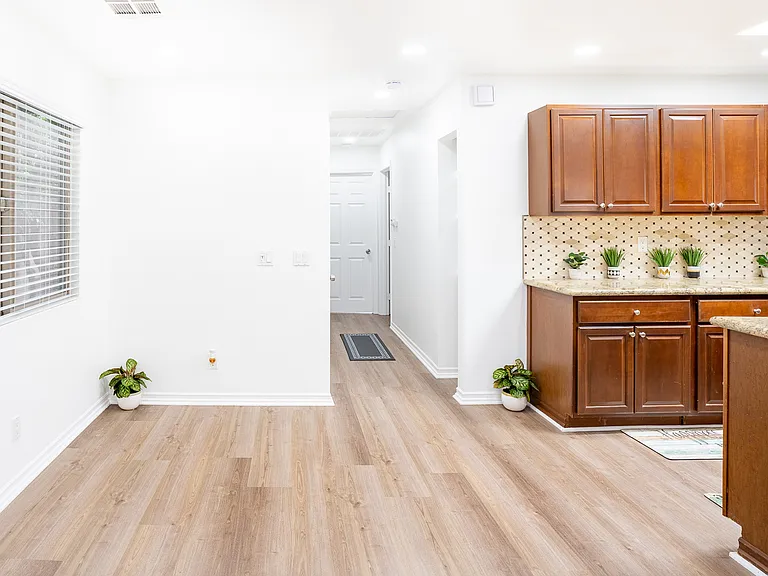 8330 Lilienthal Ave — Photo 25