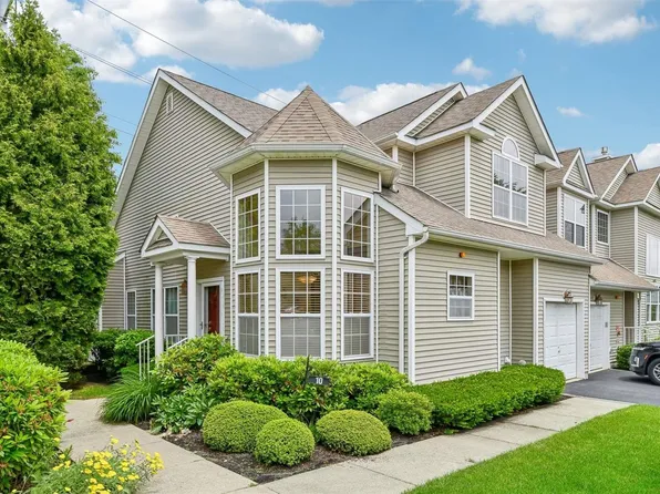 10 Avery Lane #10, Miller Place, NY 11764