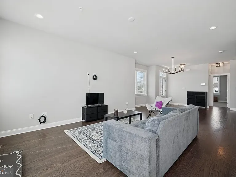 212 Foxhedge Rd — Photo 5