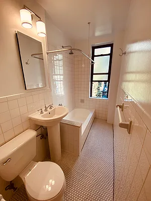 Rented by Metropolis Real Estate of Manhattan | media 7