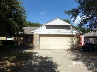 1303 Clearfield Dr, Cleburne, TX 76033