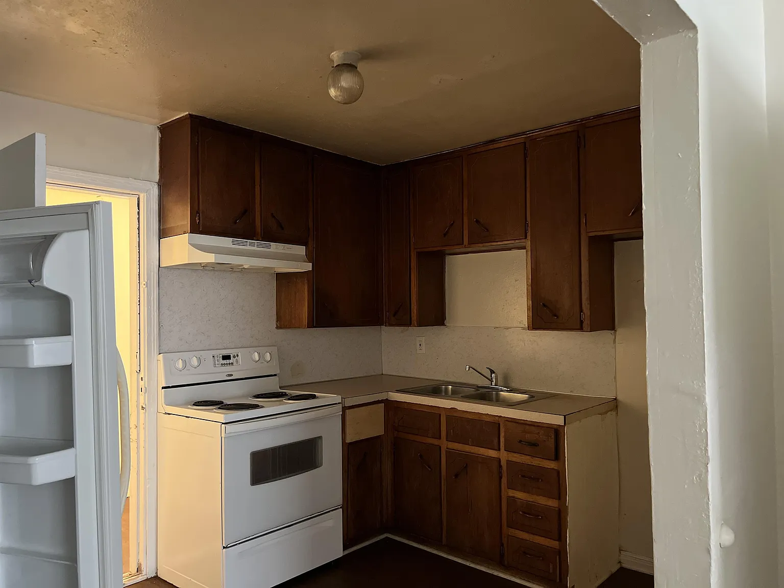 905 Sissom Rd. - 1 — Photo 3