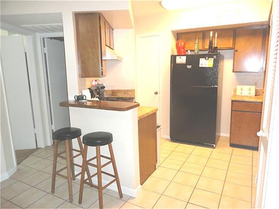 5th image of 10811 Richmond Ave APT 33