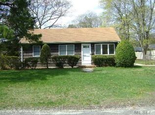 1352 Pine Acres Blvd, Bay Shore, NY 11706