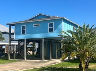 105 Pelican St, Port O Connor, TX 77982