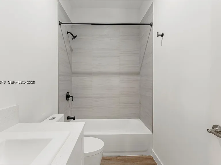 401 SW 1st St #1 — Photo 14