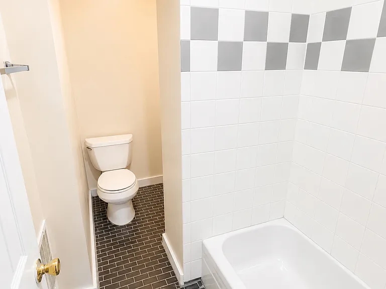 4 N Bleeker St #4 — Photo 20