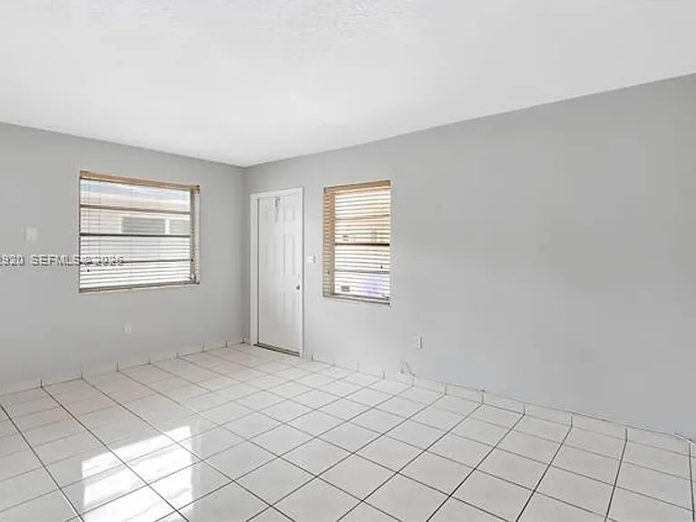 2476 SW 17th St — Photo 5