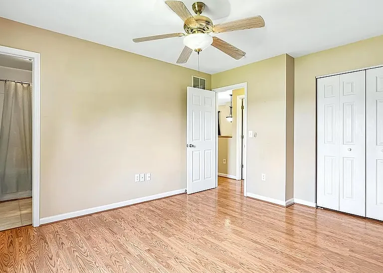 9 Heritage Ln — Photo 2