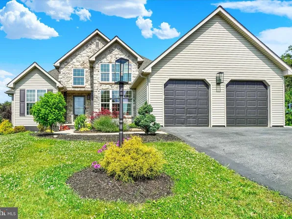 558 Monarch Dr, York, PA 17403