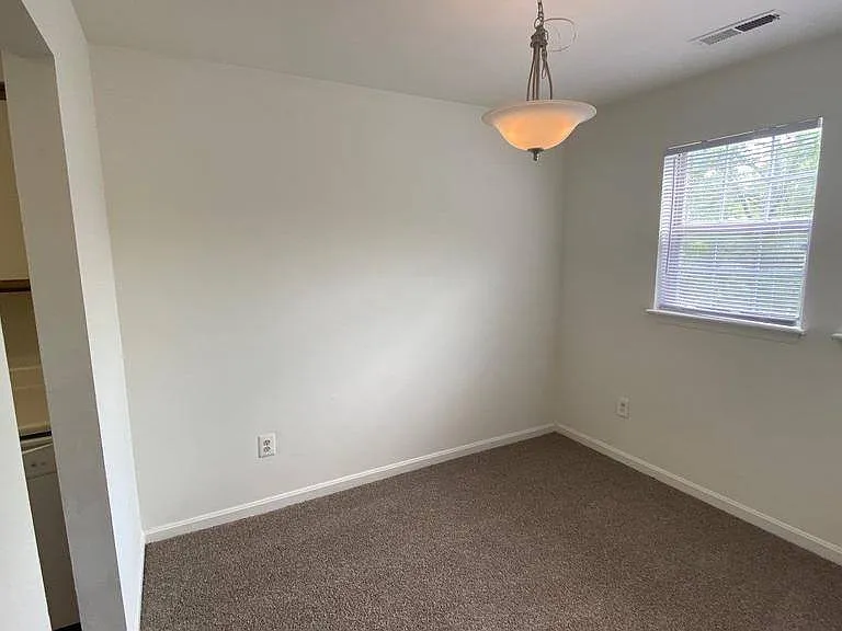 8601 Falls Run Rd #I — Photo 7
