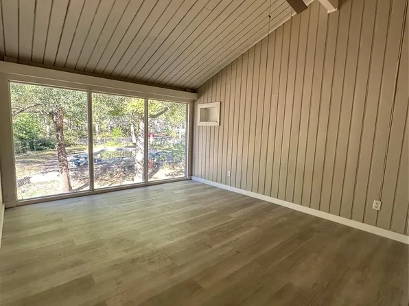 13 Lakeway St, Conroe, TX 77304