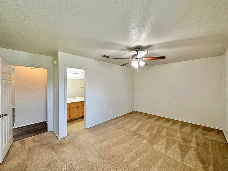 3900 Bolivar Dr — Photo 13