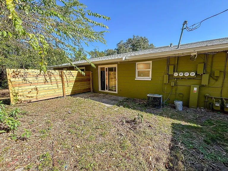 414 SE 8th St #G — Photo 14