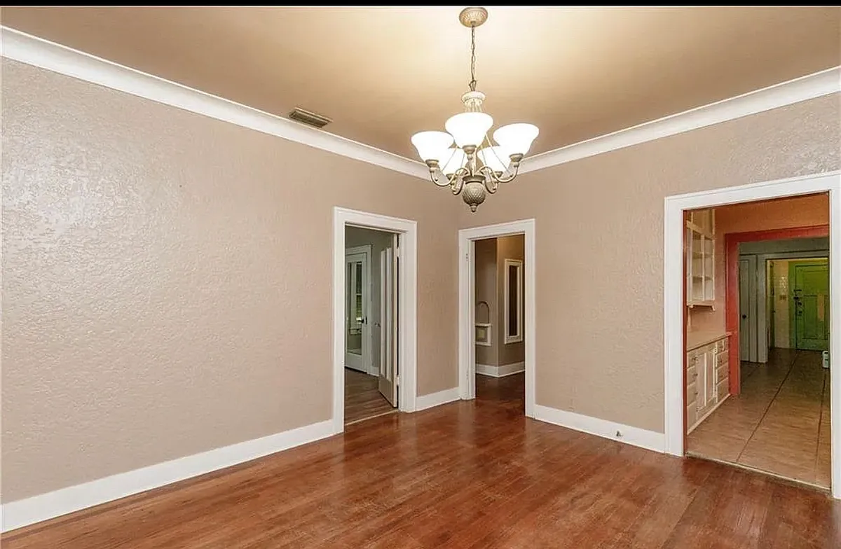 Building Photo - 208 E Ligustrum Blvd