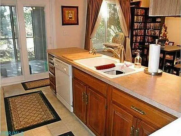 7043 Muirfield Dr — Photo 2